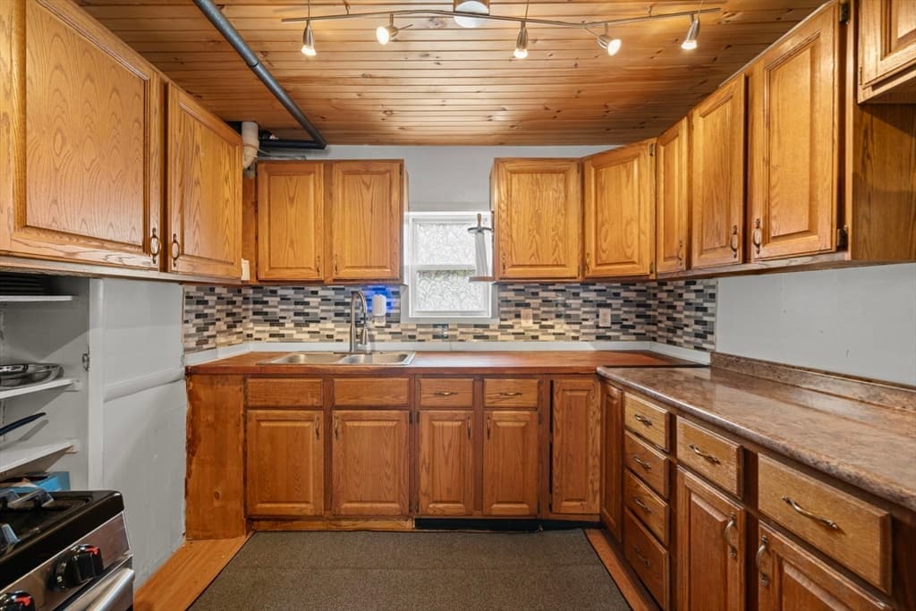 Single Family Residence at 35 Ocean Ave, Halifax MA 02341, Halifax, photo 17 of 27