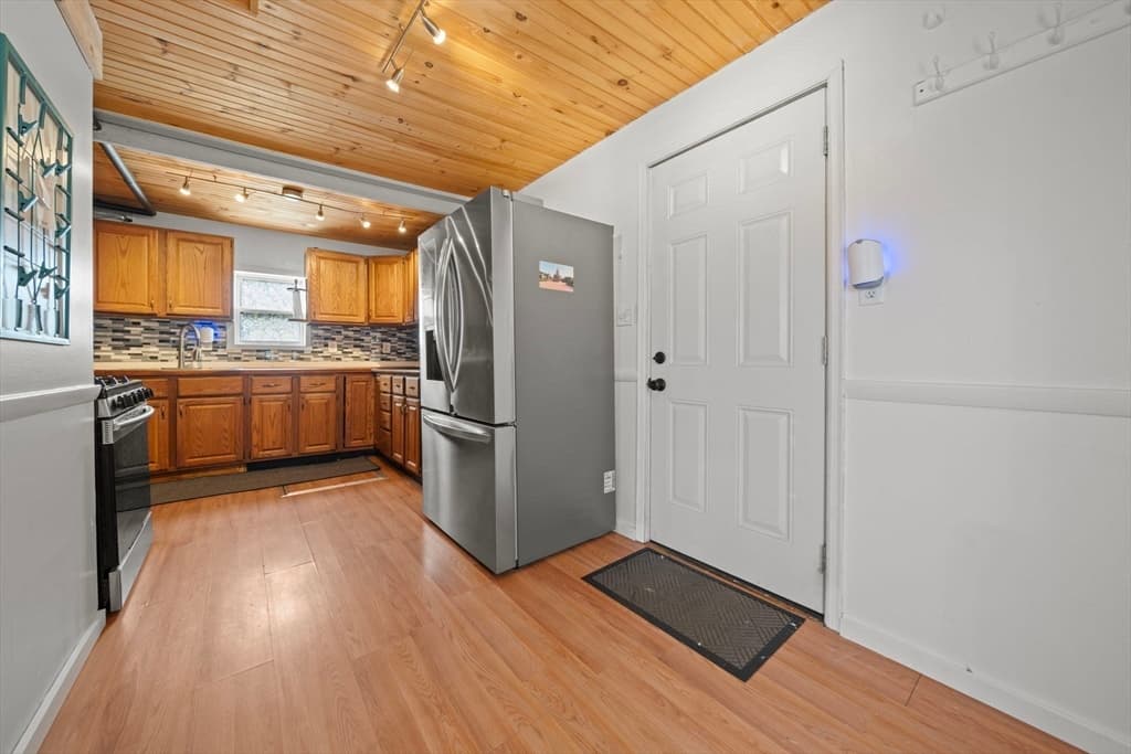 Single Family Residence at 35 Ocean Ave, Halifax MA 02341, Halifax, photo 16 of 27