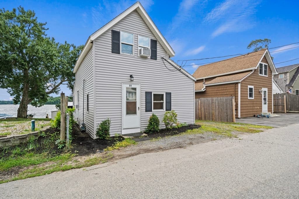 35 Ocean Ave, Halifax MA 02341
