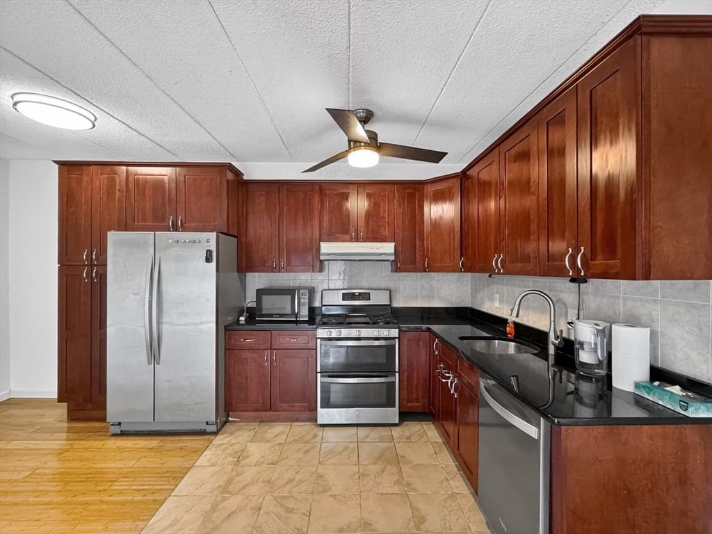 20 Skyline Dr # 11, Braintree MA 02184 photo 3