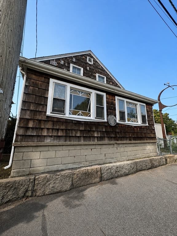 45 Durfee St, New Bedford MA 02740