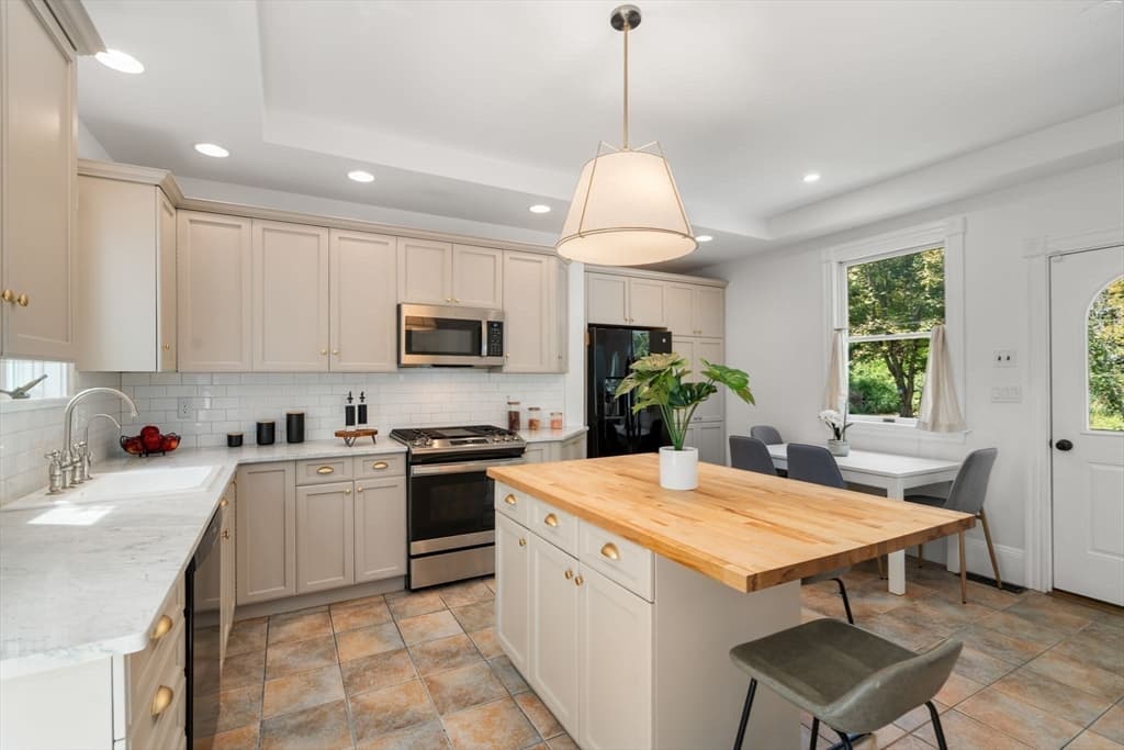302 Concord Road, Weston MA 02493 photo 13
