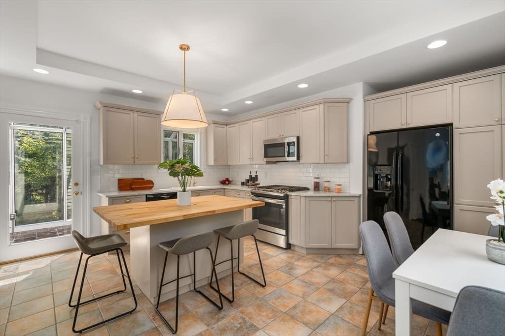 302 Concord Road, Weston MA 02493 photo 12
