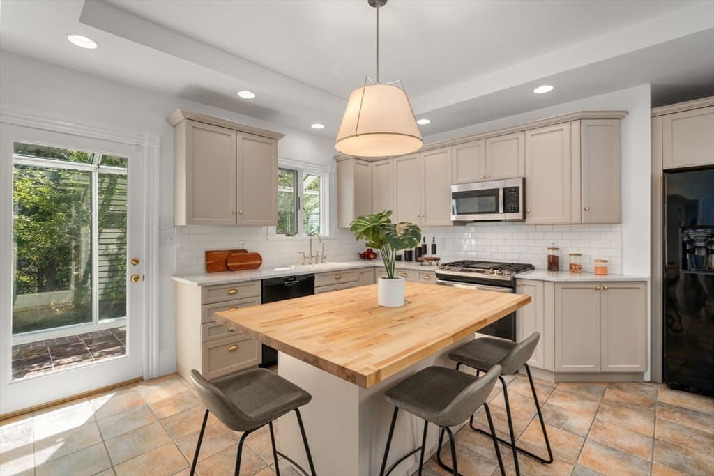 302 Concord Road, Weston MA 02493 photo 14