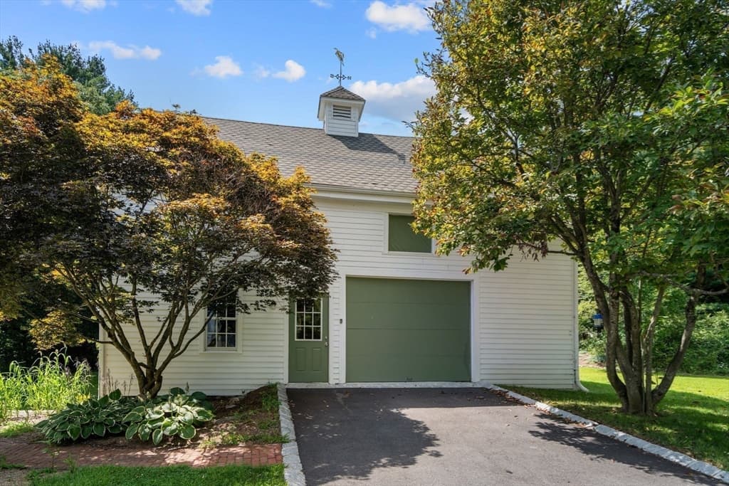 302 Concord Road, Weston MA 02493 photo 37