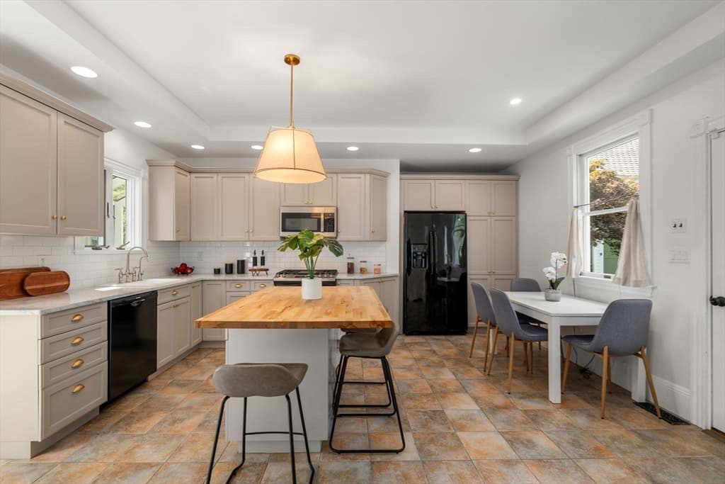 302 Concord Road, Weston MA 02493 photo 11