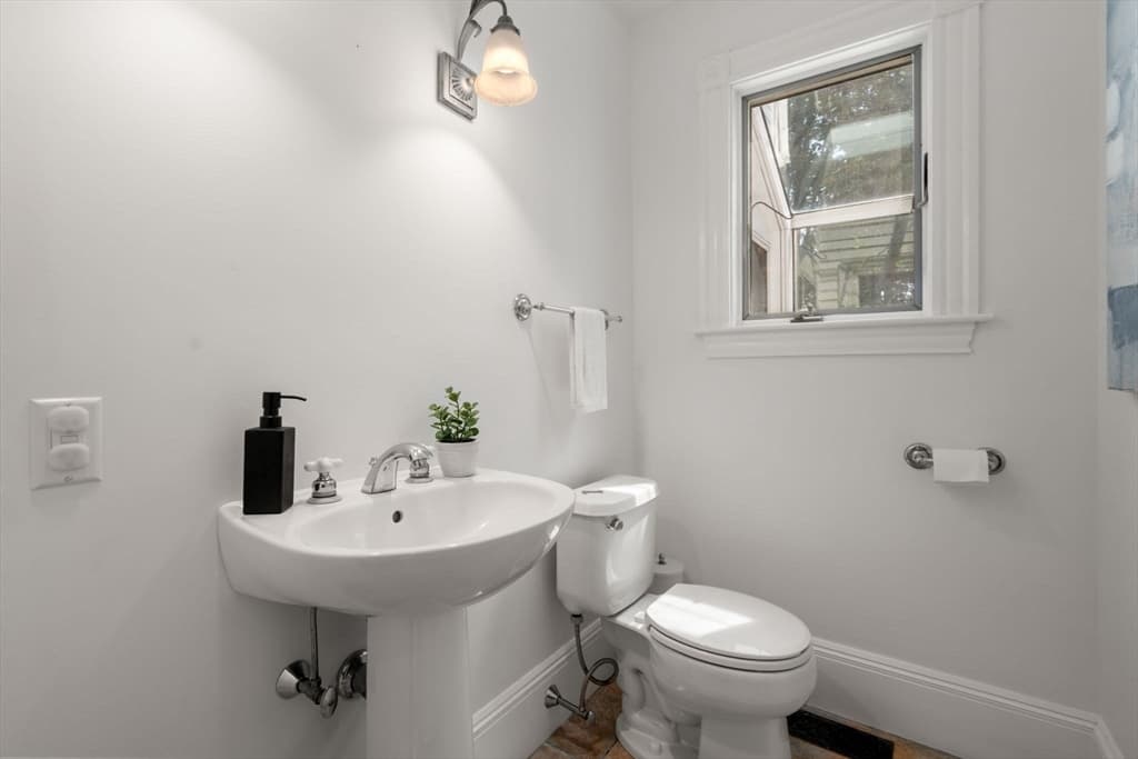 302 Concord Road, Weston MA 02493 photo 21