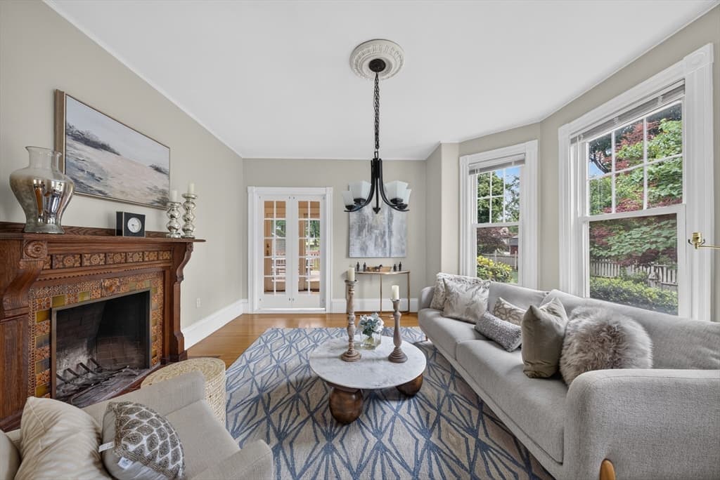 41 Maple St, Stoneham MA 02180 photo 5
