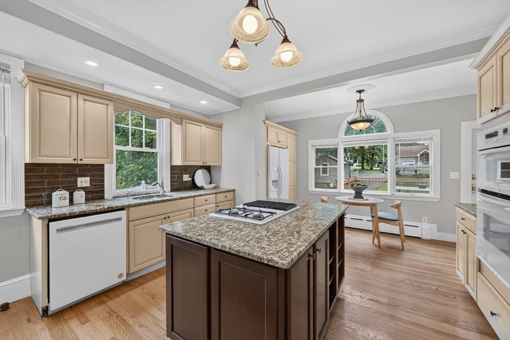 41 Maple St, Stoneham MA 02180 photo 11