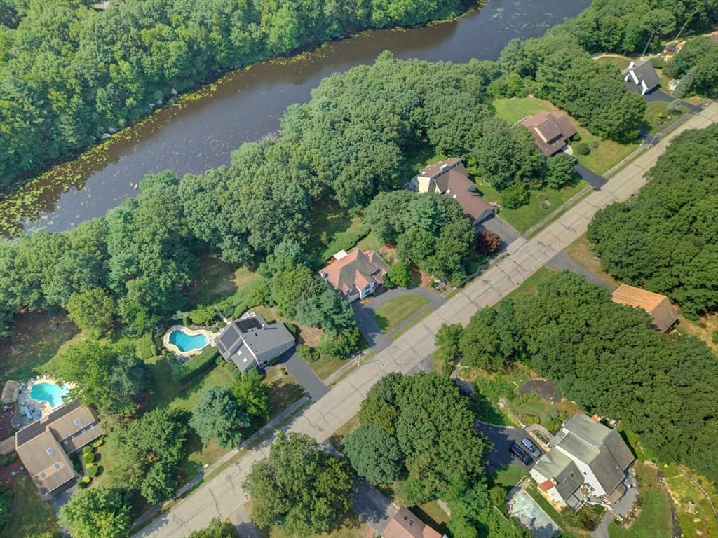 250 Palisades Cir, Stoughton MA 02072 photo 2