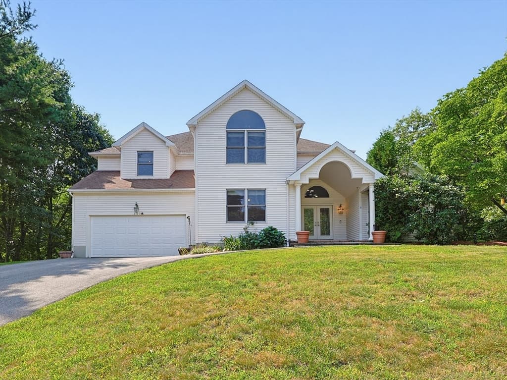 250 Palisades Cir, Stoughton MA 02072