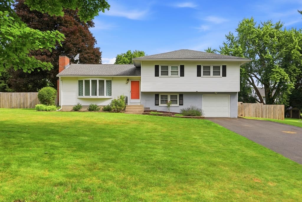 277 Brainerd St, South Hadley MA 01075