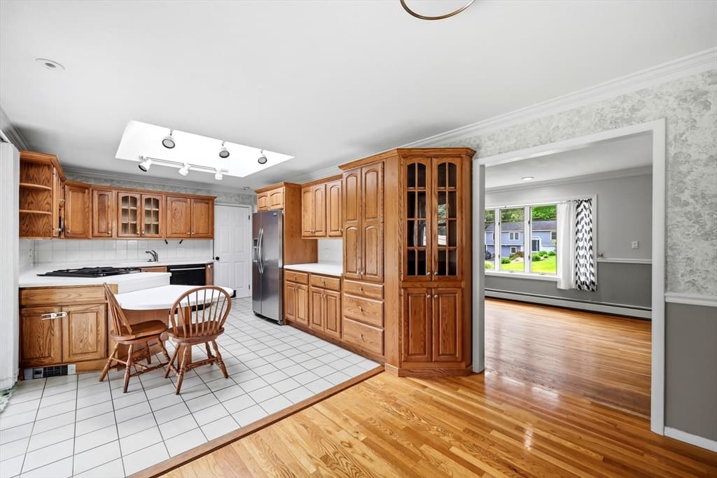 277 Brainerd St, South Hadley MA 01075 photo 8