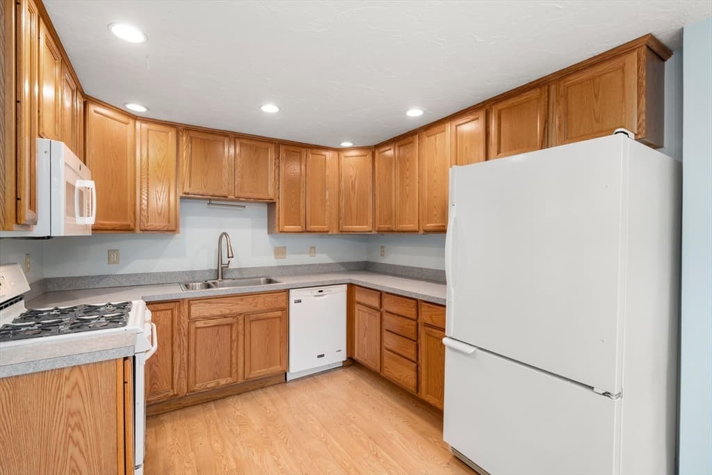 281 Meeting House Path # 281, Ashland MA 01721 photo 4