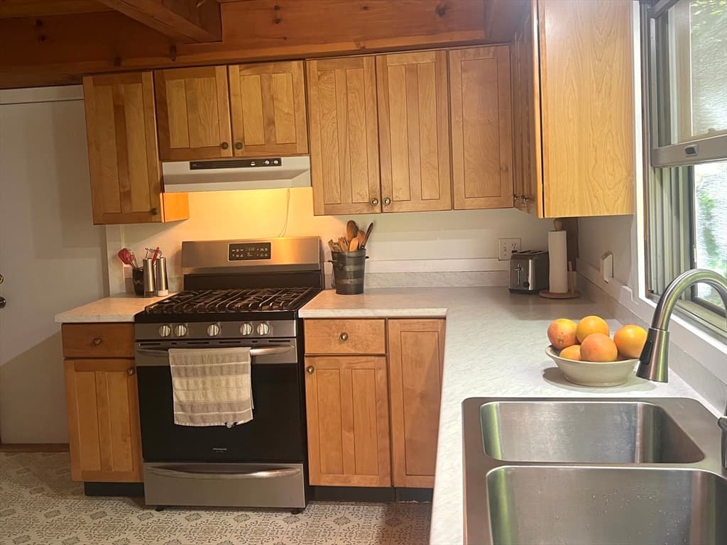 42 Captain Lathrop Drive, Deerfield MA 01373 photo 10