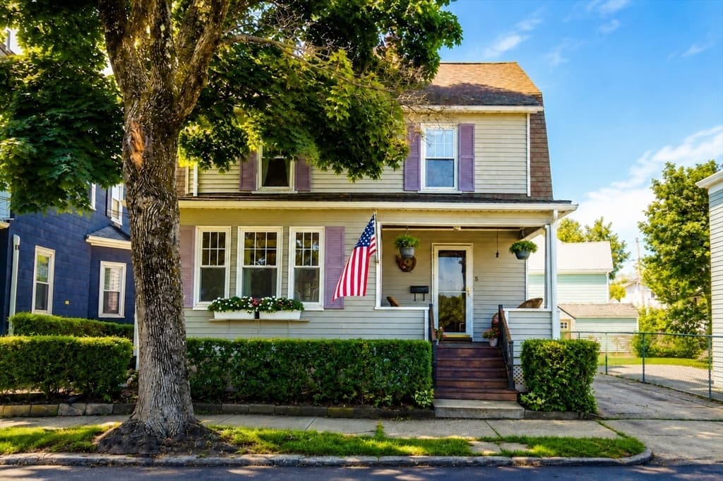 8 Highland St, Peabody MA 01960 photo 2