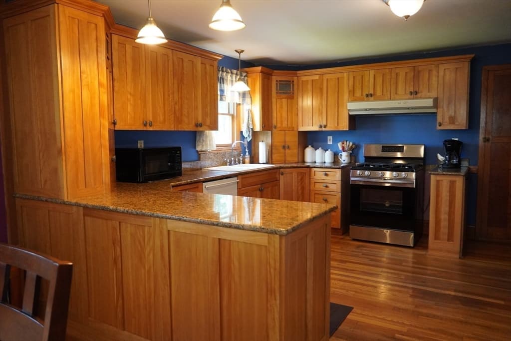 8 Highland St, Peabody MA 01960 photo 8