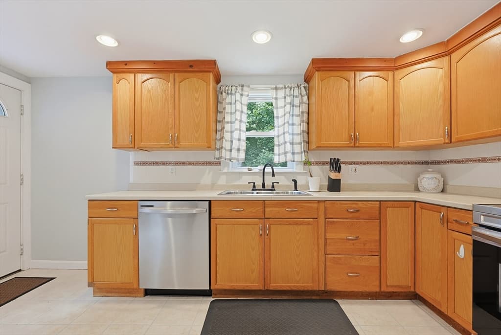 Single Family Residence at 22 Harriss Ct, Abington MA 02351, Abington, photo 9 of 32