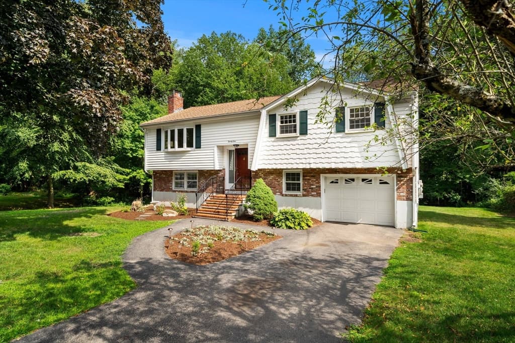 21 Freeport Dr, Burlington MA 01803 photo 2