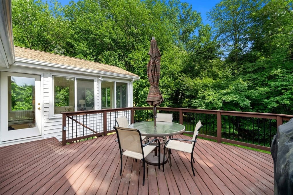 21 Freeport Dr, Burlington MA 01803 photo 17