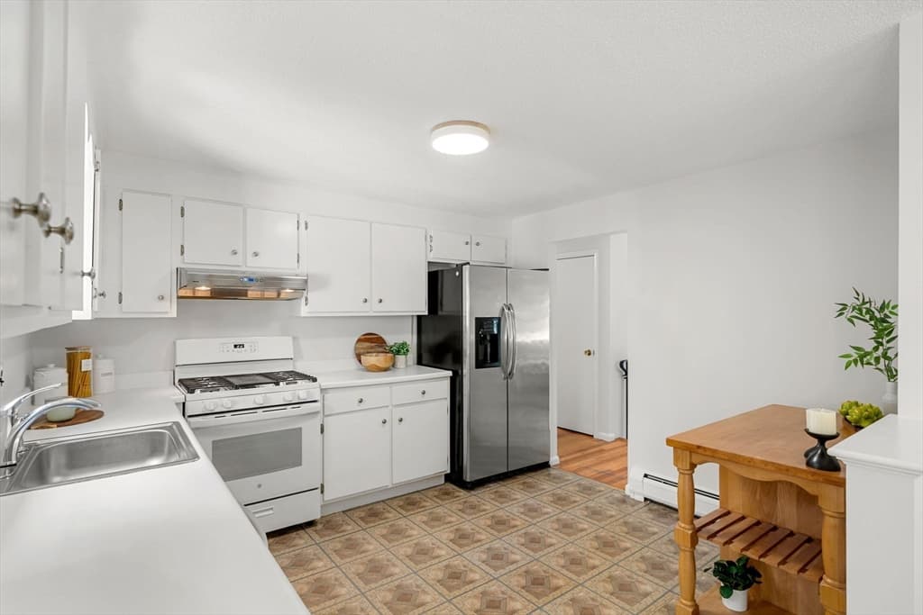 21 Freeport Dr, Burlington MA 01803 photo 12