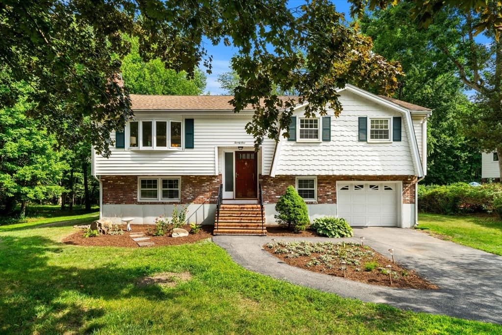 21 Freeport Dr, Burlington MA 01803
