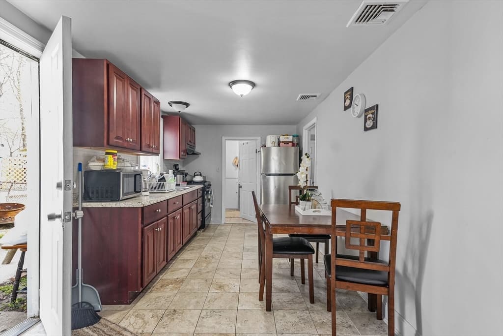1792 Pleasant St, Fall River MA 02723 photo 13