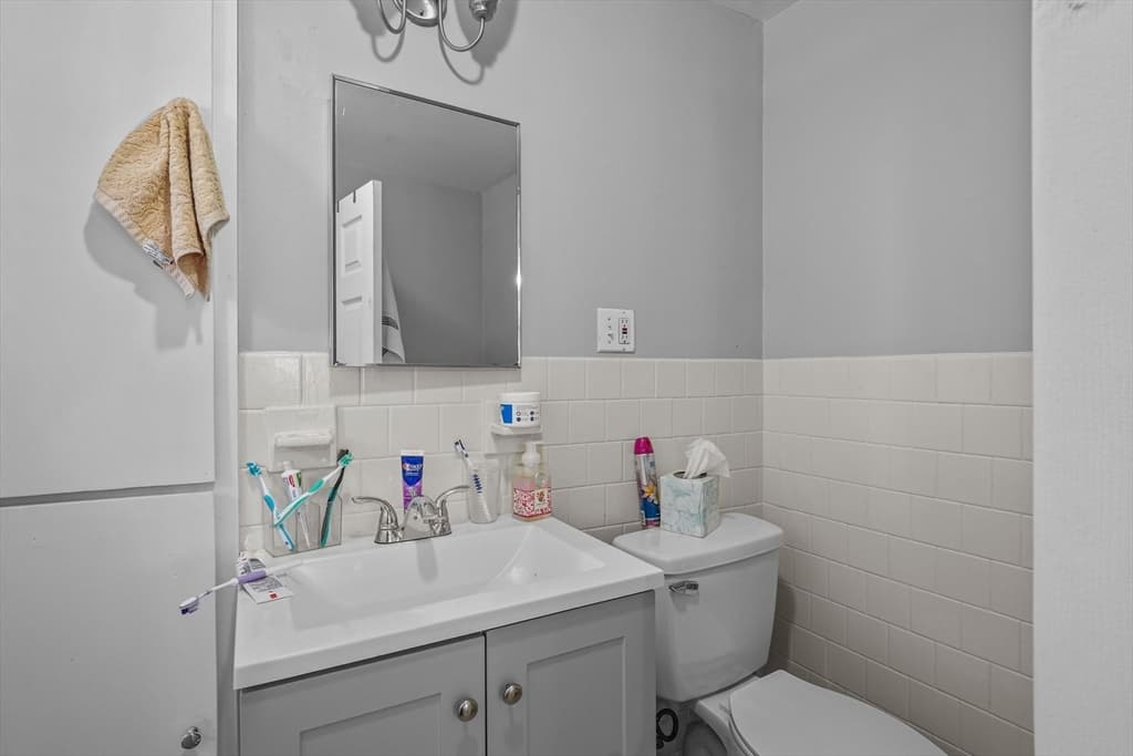 1792 Pleasant St, Fall River MA 02723 photo 18