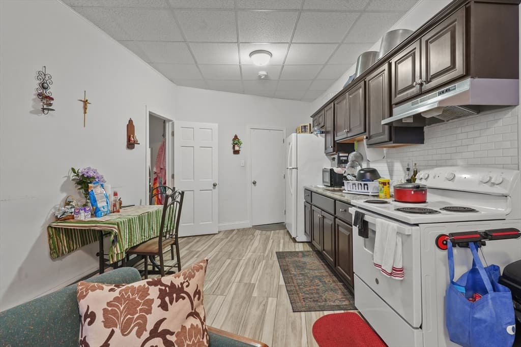 1792 Pleasant St, Fall River MA 02723 photo 8