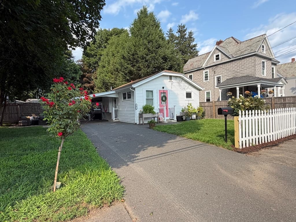 47 W School St, Westfield MA 01085 photo 4