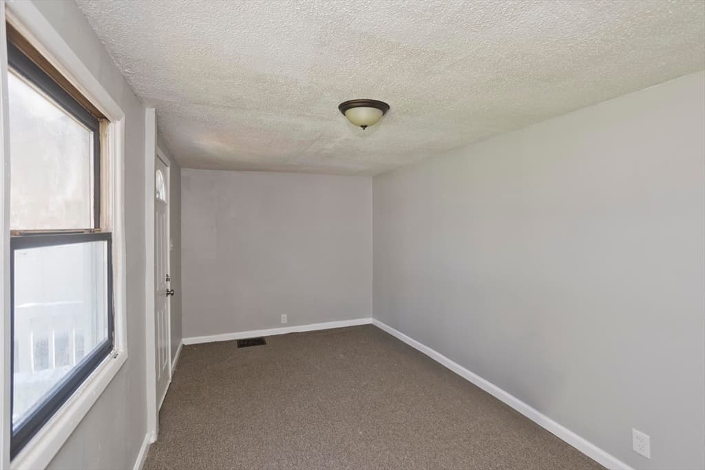 143 Davenport St, Springfield MA 01119 photo 5