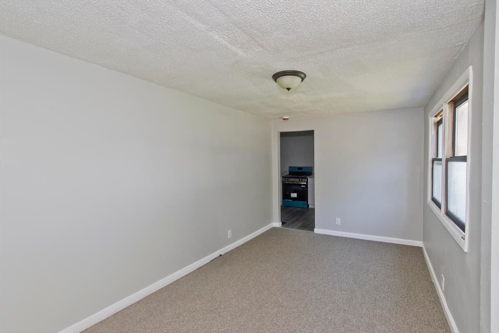 143 Davenport St, Springfield MA 01119 photo 4