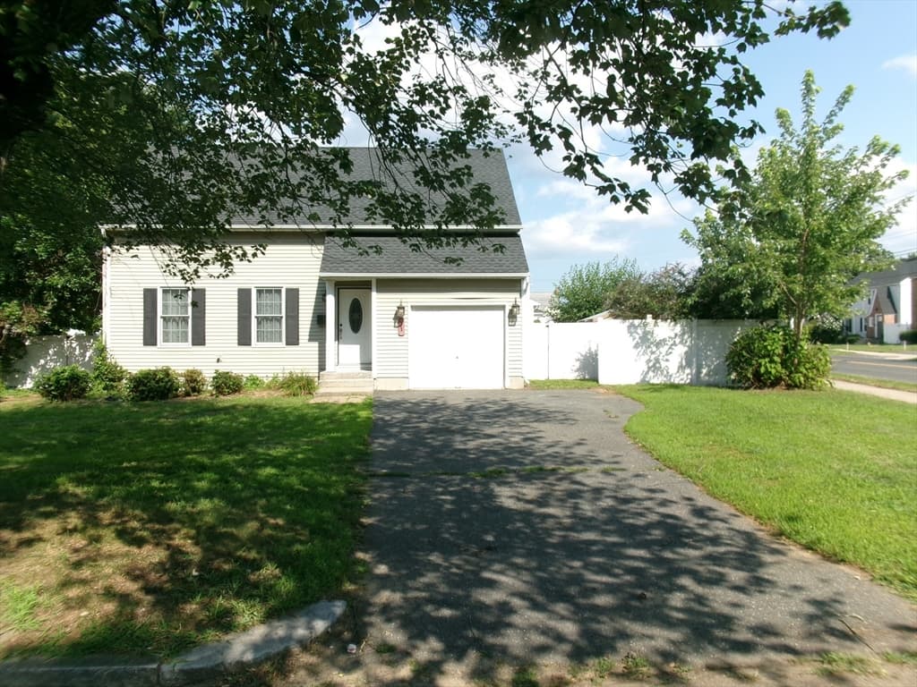71 Eddywood St, Springfield MA 01118 photo 2