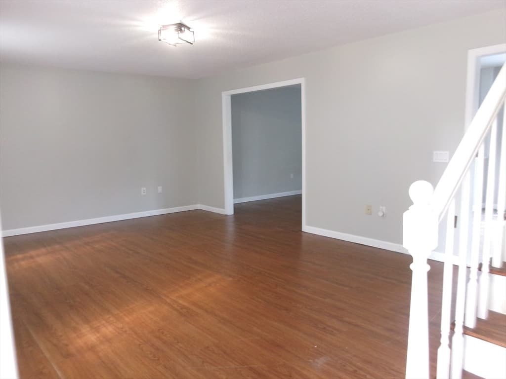 71 Eddywood St, Springfield MA 01118 photo 3