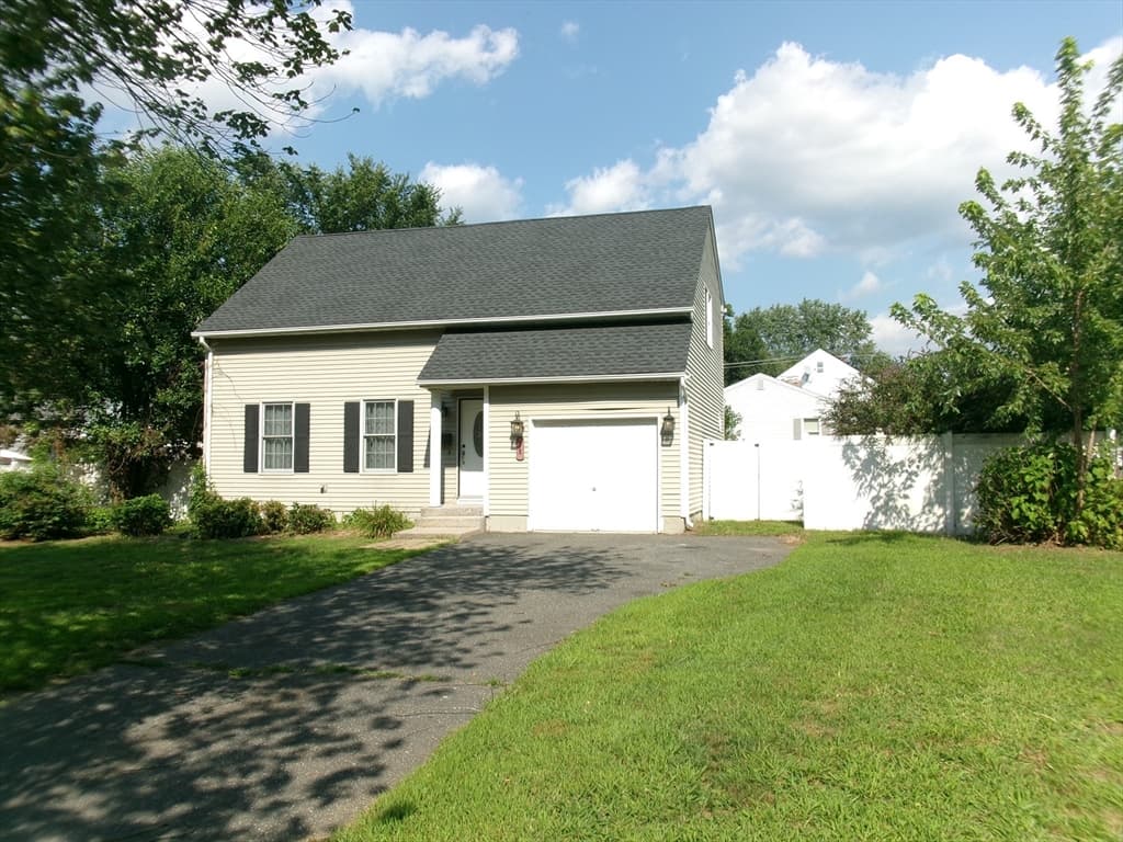 71 Eddywood St, Springfield MA 01118
