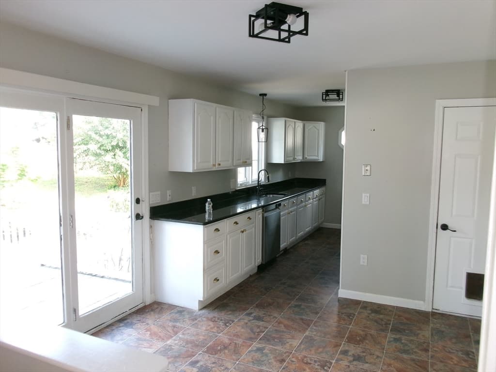 71 Eddywood St, Springfield MA 01118 photo 10