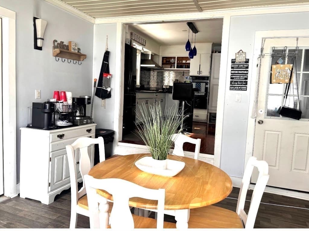 401 Whitlow St, New Bedford MA 02746 photo 8