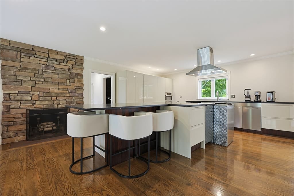 176 Spring St, Hopkinton MA 01748 photo 3
