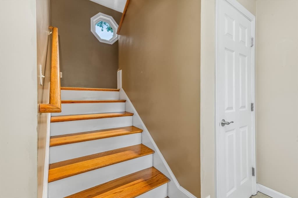 77 Oakcrest Drive, North Attleboro MA 02760 photo 4