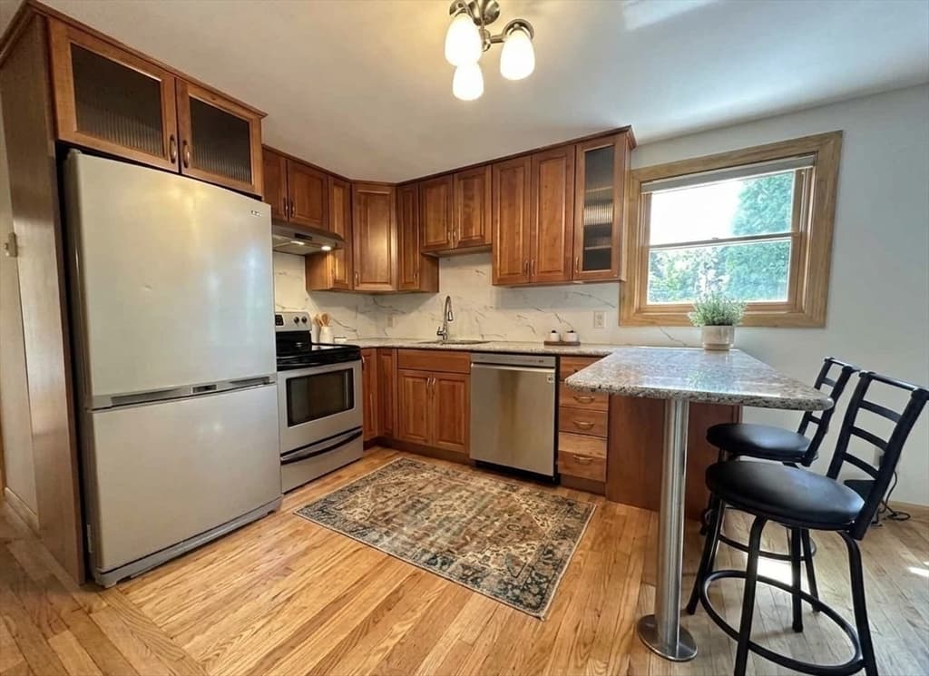 9 Dimock St, Danvers MA 01923 photo 4
