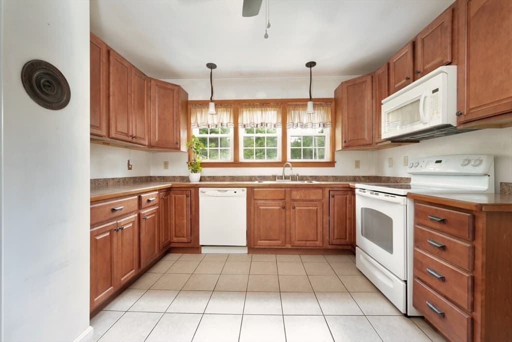 219 Tremont St, Carver MA 02330 photo 12