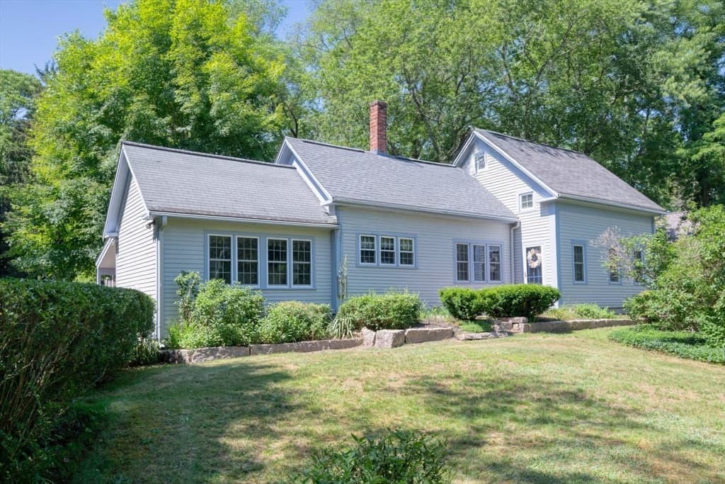 219 Tremont St, Carver MA 02330