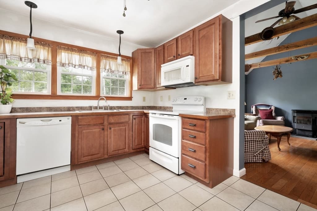 219 Tremont St, Carver MA 02330 photo 10