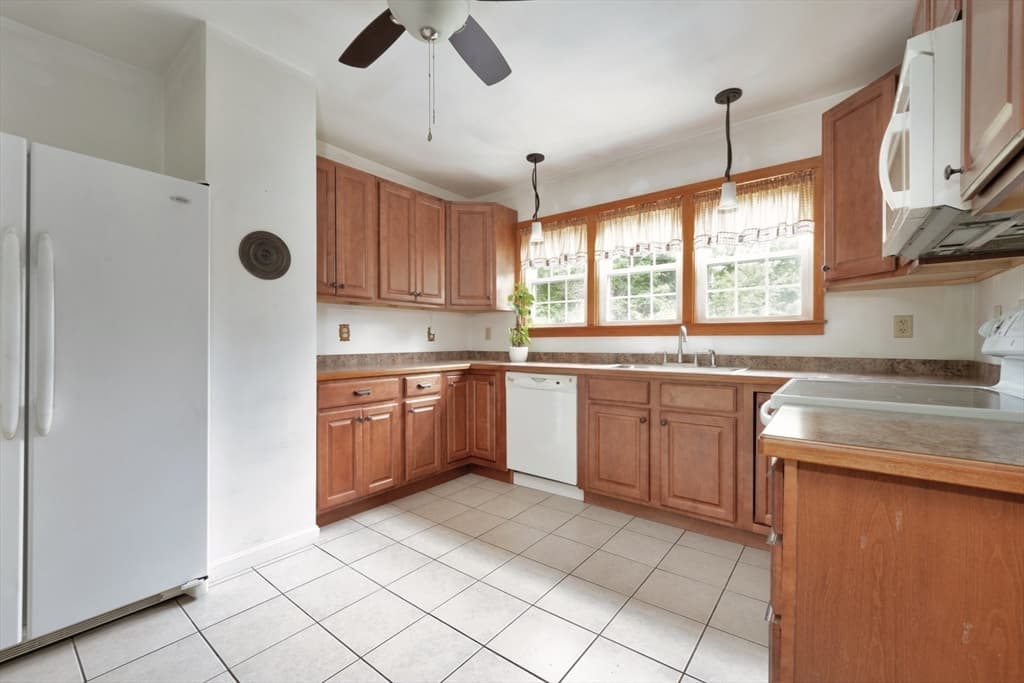 219 Tremont St, Carver MA 02330 photo 11