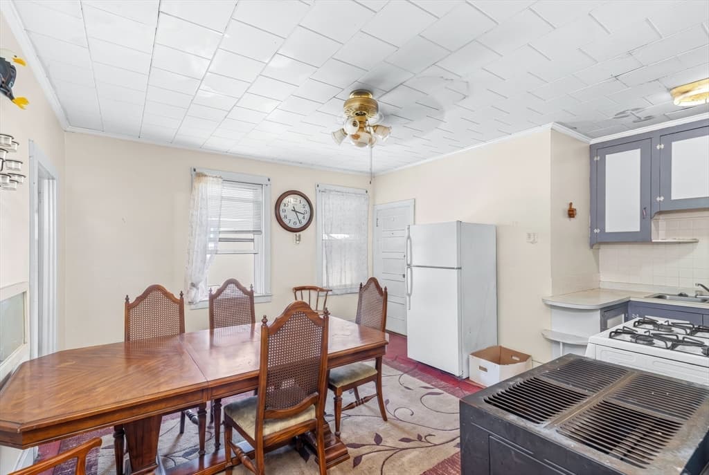 84 Cory St, Fall River MA 02720 photo 5