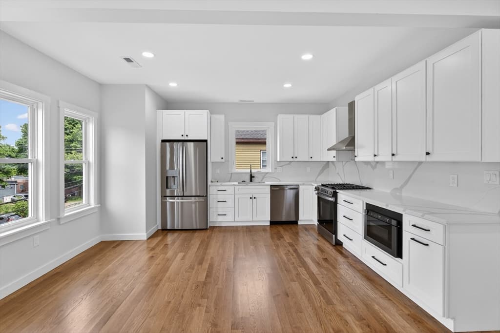21 Hutchinson St # 2, Winthrop MA 02152 photo 2