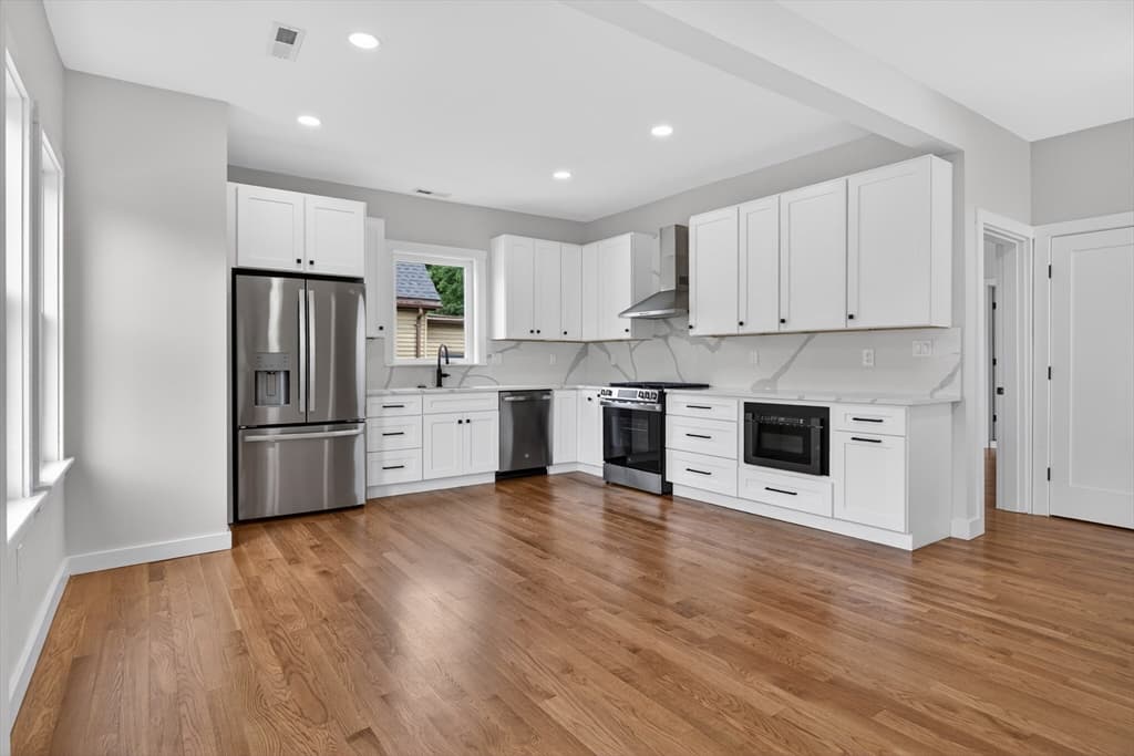 21 Hutchinson St # 2, Winthrop MA 02152