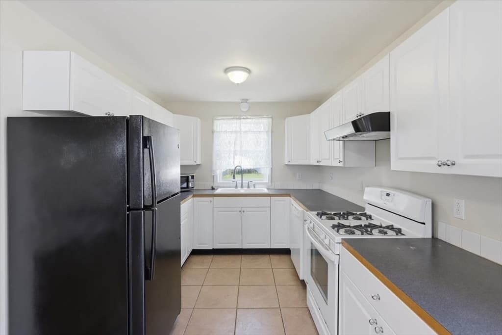 1033 Rodman St, Fall River MA 02721 photo 16