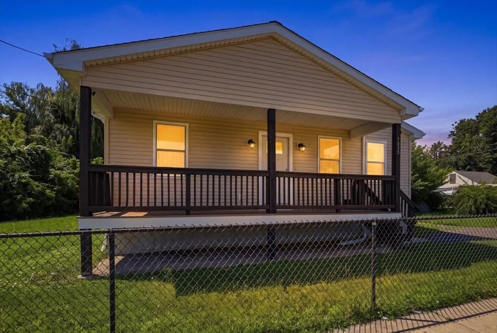1033 Rodman St, Fall River MA 02721