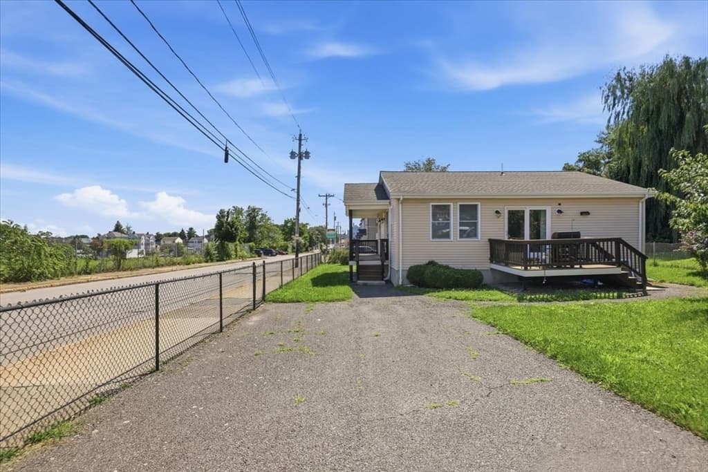 1033 Rodman St, Fall River MA 02721 photo 5